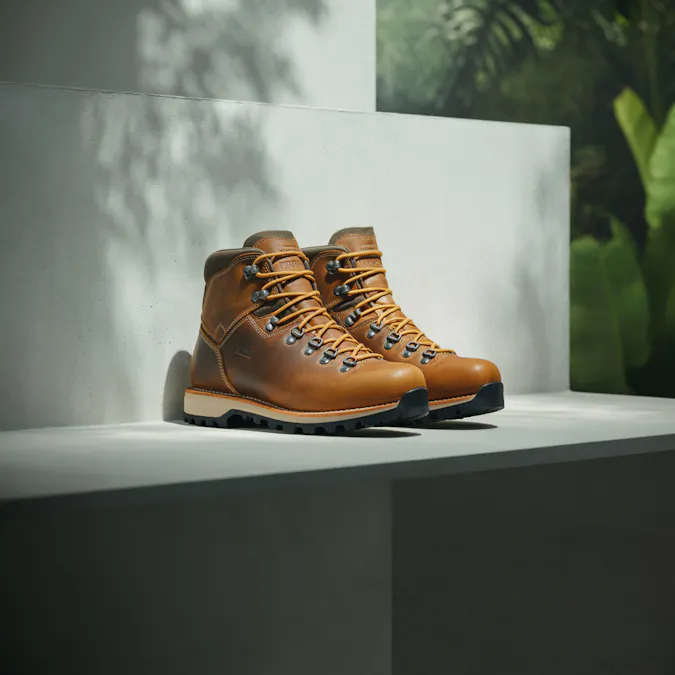 Wells Fargo Reiterates Underweight Rating on Deckers Outdoor ...